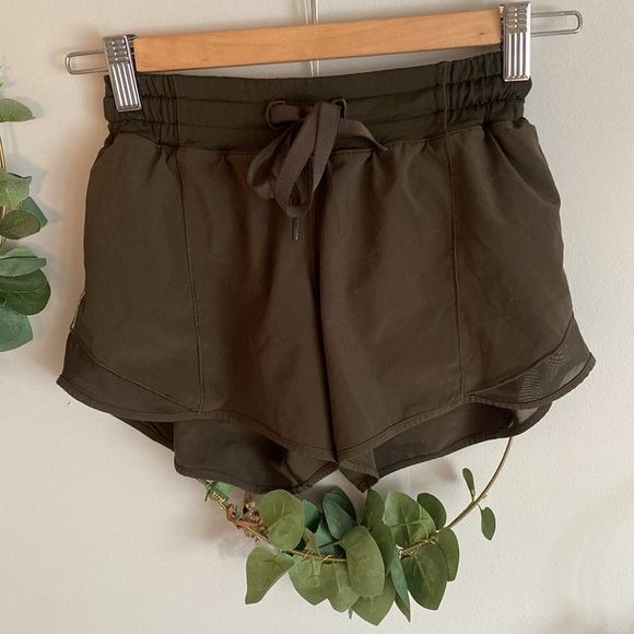 Lululemon Hotty Hot Short (Long 4")
Dark Olive shorts athletic running size 2 - Picture 8 of 13